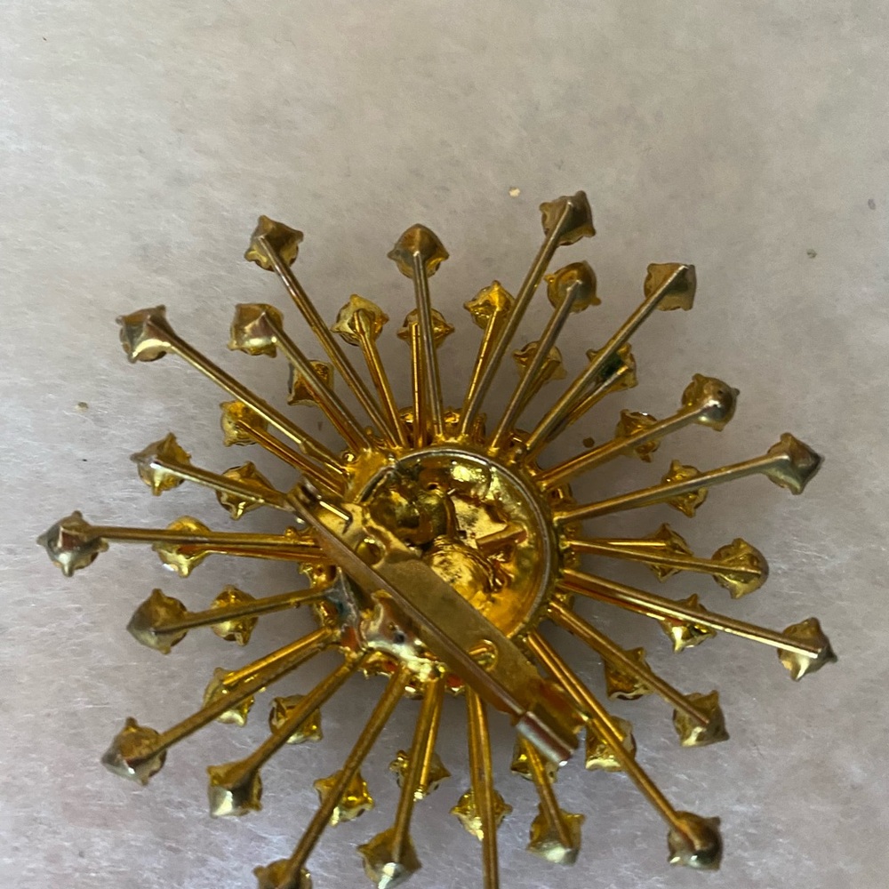 Broches - Picture 2 of 3